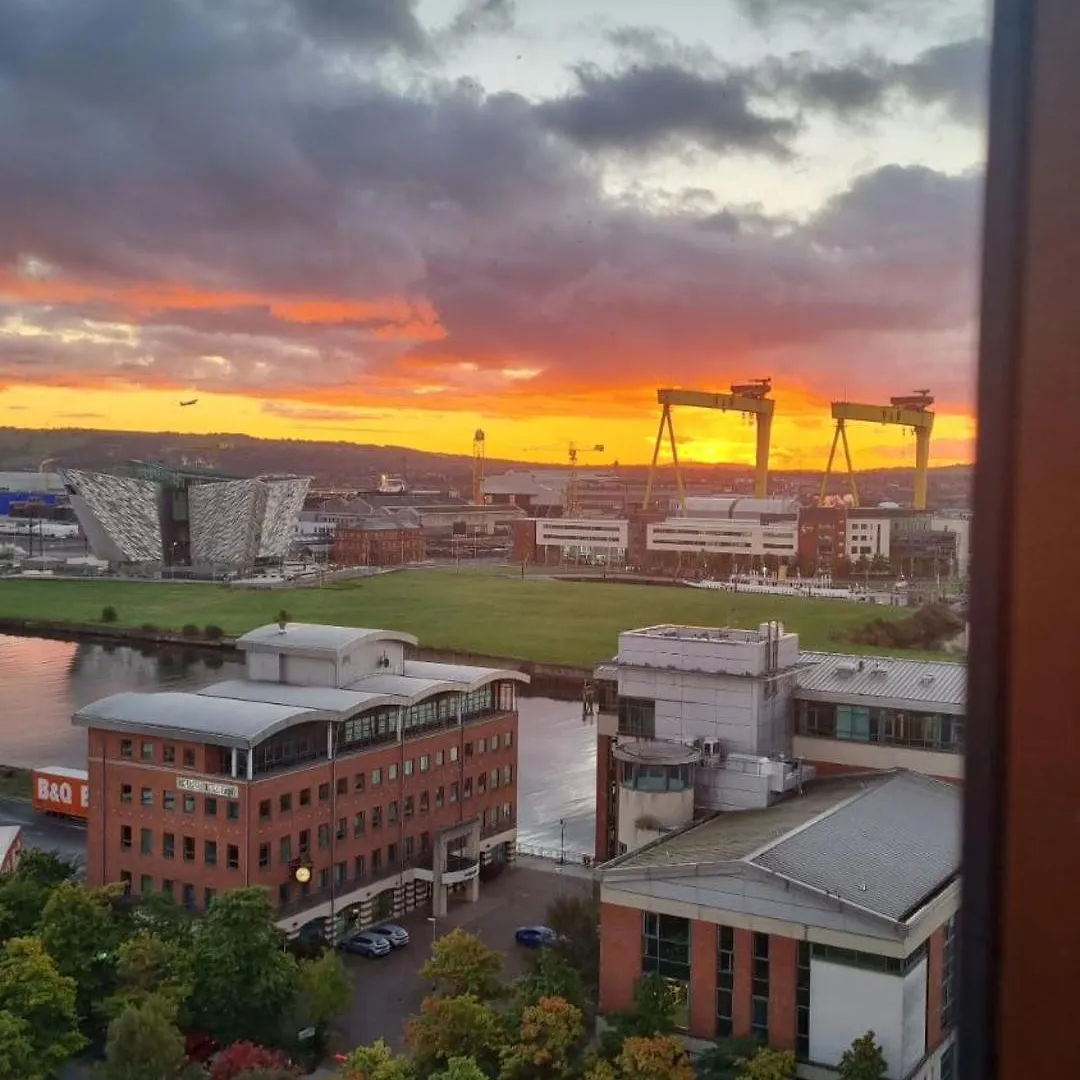 Homestay Sailortown Stays - 4 Star Luxury Apartment Belfast